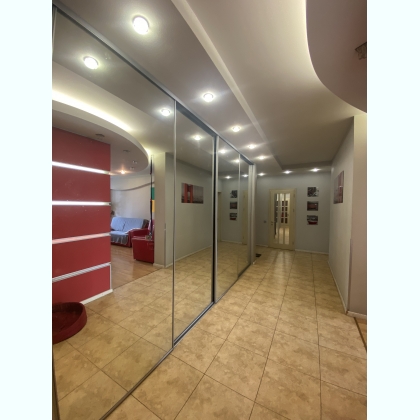 ������ 3� �������� 105�2, ���. ������ ����� 2-30, �. �������, ���